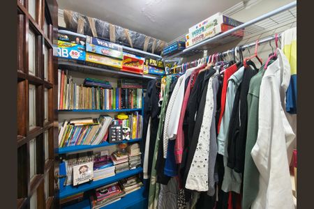 Casa de condomínio à venda com 250m², 3 quartos e 1 vagaCloset - Quarto 1  Suite