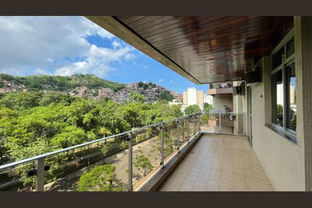 Apartamento à venda com 91m², 2 quartos e 1 vagaVaranda