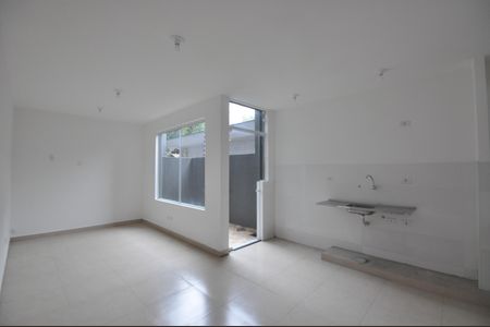 Sala/Quarto de kitnet/studio para alugar com 1 quarto, 31m² em Vila Mazzei, São Paulo