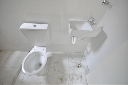 Banheiro de kitnet/studio para alugar com 1 quarto, 31m² em Vila Mazzei, São Paulo