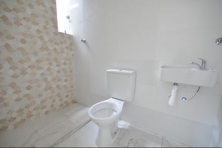 Banheiro de kitnet/studio para alugar com 1 quarto, 31m² em Vila Mazzei, São Paulo