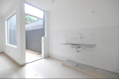 Cozinha de kitnet/studio para alugar com 1 quarto, 31m² em Vila Mazzei, São Paulo