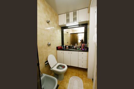 Banheiro da Suíte de kitnet/studio para alugar com 1 quarto, 58m² em Lourdes, Belo Horizonte