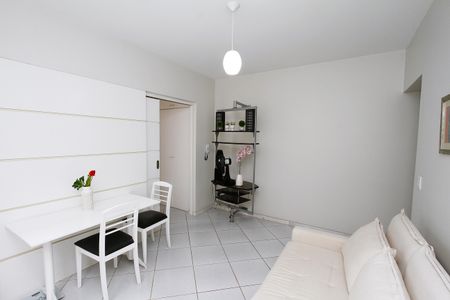 Sala de kitnet/studio para alugar com 1 quarto, 58m² em Lourdes, Belo Horizonte