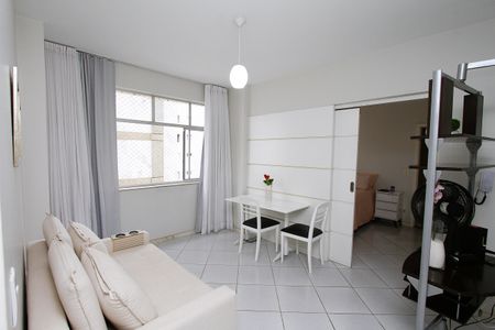 Sala de kitnet/studio para alugar com 1 quarto, 58m² em Lourdes, Belo Horizonte