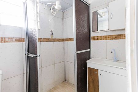 Banheiro de casa para alugar com 2 quartos, 29m² em Jardim Joao Xxiii, São Paulo