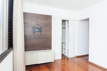 Apartamento para alugar com 140m², 4 quartos e 3 vagassuite 