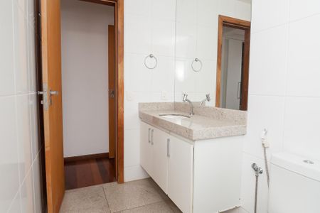 Apartamento para alugar com 140m², 4 quartos e 3 vagasBanheiro da Suíte