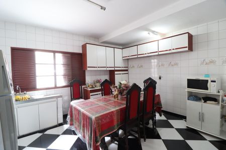 Casa para alugar com 300m², 6 quartos e 2 vagasCozinha 1