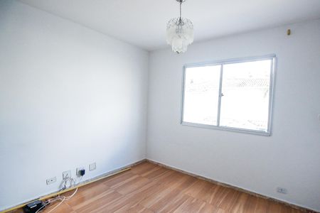 Sala de casa para alugar com 2 quartos, 77m² em Campo Limpo, São Paulo