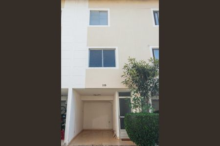 Casa para alugar com 77m², 2 quartos e 1 vagaFachada 