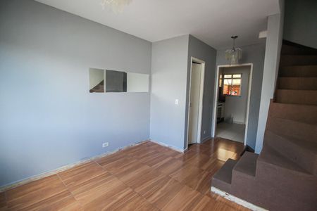 Sala de casa para alugar com 2 quartos, 77m² em Campo Limpo, São Paulo