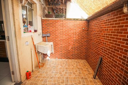 Casa para alugar com 77m², 2 quartos e 1 vagaÁrea de Serviço