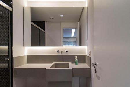 Apartamento à venda com 66m², 1 quarto e 2 vagasBanheiro