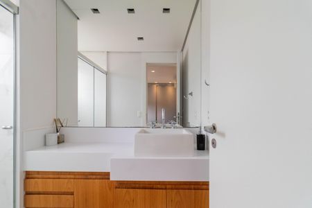 Apartamento à venda com 66m², 1 quarto e 2 vagasBanheiro da Suíte