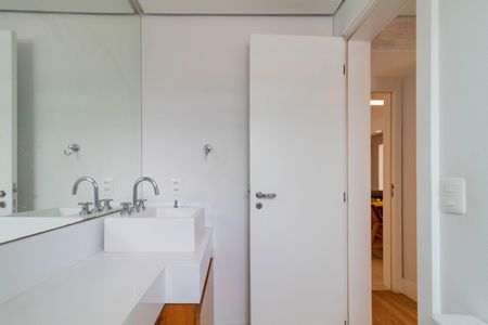 Apartamento à venda com 66m², 1 quarto e 2 vagasBanheiro da Suíte