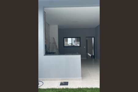 Casa de condomínio à venda com 184m², 3 quartos e 4 vagas