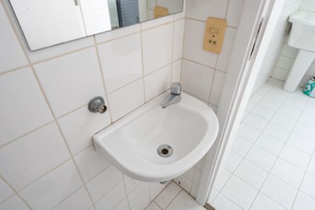 Apartamento para alugar com 76m², 3 quartos e 2 vagas Apartamento para alugar com 76m², 3 quartos e 2 vagasBanheiro de serviço