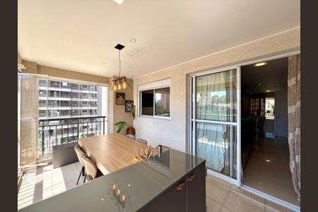 Apartamento à venda com 72m², 2 quartos e 1 vaga Apartamento à venda com 72m², 2 quartos e 1 vagaVaranda