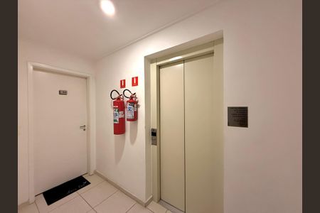 Apartamento à venda com 72m², 2 quartos e 1 vaga Apartamento à venda com 72m², 2 quartos e 1 vagaHall Apartamento