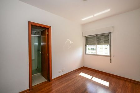 Apartamento à venda com 160m², 3 quartos e 2 vagasSuíte 2