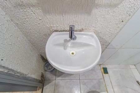 Detalhe - Banheiro de casa para alugar com 1 quarto, 30m² em Quarta Parada, São Paulo
