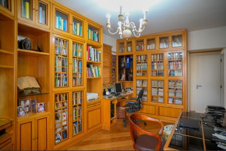 Apartamento à venda com 270m², 4 quartos e 4 vagasEscritório / Banheiro Quarto 4 - Suite 