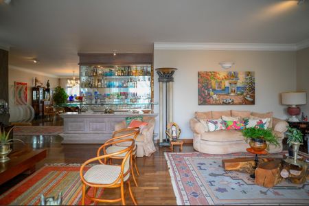 Apartamento à venda com 270m², 4 quartos e 4 vagasSala