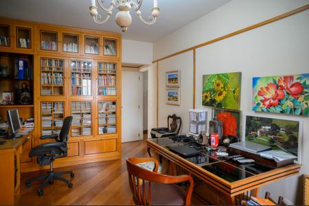 Apartamento à venda com 270m², 4 quartos e 4 vagasEscritório / Banheiro Quarto 4 - Suite 