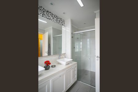 Apartamento à venda com 270m², 4 quartos e 4 vagasBanheiro Quarto 1- Suite