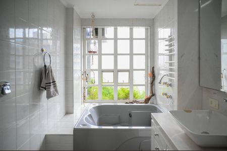 Apartamento à venda com 270m², 4 quartos e 4 vagasBanheiro Quarto 1- Suite