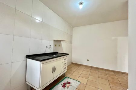 Cozinha de casa para alugar com 1 quarto, 28m² em Vila Guarani (z Sul), São Paulo