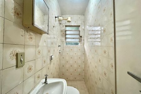 Banheiro de casa para alugar com 1 quarto, 28m² em Vila Guarani (z Sul), São Paulo