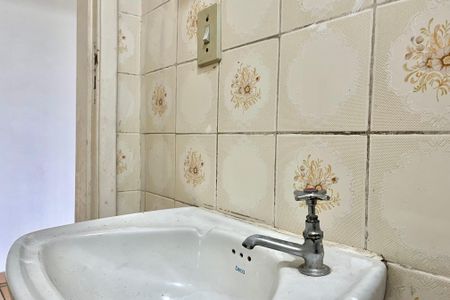 Banheiro de casa para alugar com 1 quarto, 28m² em Vila Guarani (z Sul), São Paulo