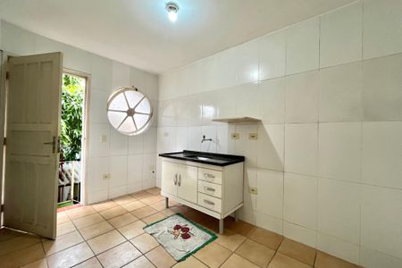 Cozinha de casa para alugar com 1 quarto, 28m² em Vila Guarani (z Sul), São Paulo