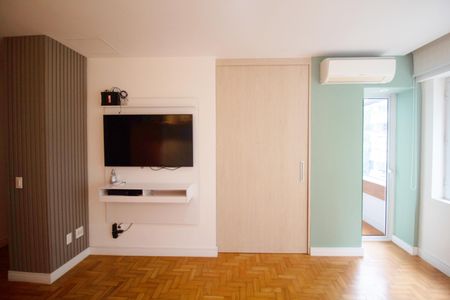 Sala de apartamento para alugar com 2 quartos, 70m² em Cerqueira César, São Paulo