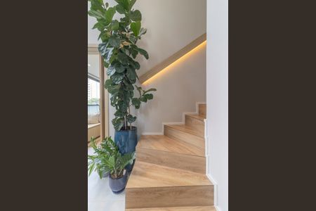 Apartamento à venda com 92m², 2 quartos e 1 vagaEscada