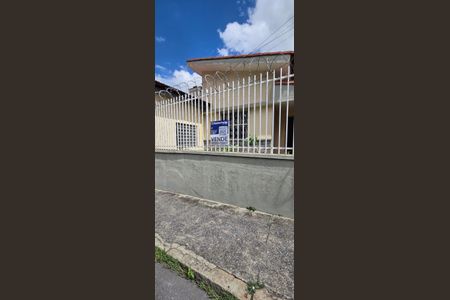 Casa à venda com 353m², 3 quartos e 2 vagas Casa à venda com 353m², 3 quartos e 2 vagasPlaquinha instalada