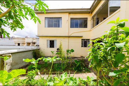 Casa à venda com 353m², 3 quartos e 2 vagas Casa à venda com 353m², 3 quartos e 2 vagasÁrea externa