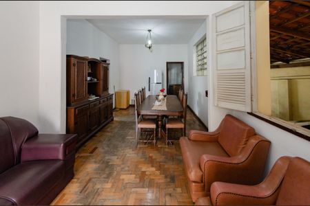 Casa à venda com 353m², 3 quartos e 2 vagas Casa à venda com 353m², 3 quartos e 2 vagasSala