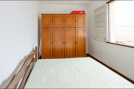 Casa à venda com 353m², 3 quartos e 2 vagas Casa à venda com 353m², 3 quartos e 2 vagasQuarto 1