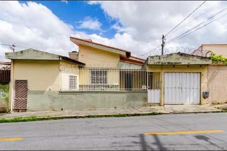 Casa à venda com 353m², 3 quartos e 2 vagas Casa à venda com 353m², 3 quartos e 2 vagasFachada
