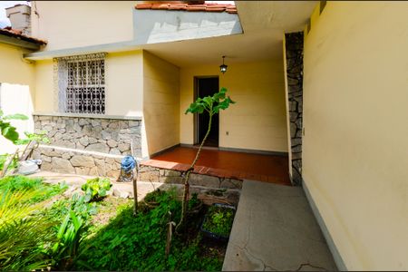 Casa à venda com 353m², 3 quartos e 2 vagas Casa à venda com 353m², 3 quartos e 2 vagasÁrea externa