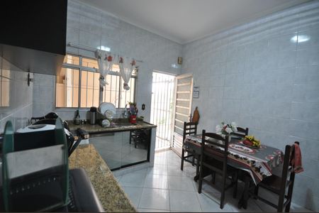 Casa para alugar com 70m², 2 quartos e 2 vagasCozinha