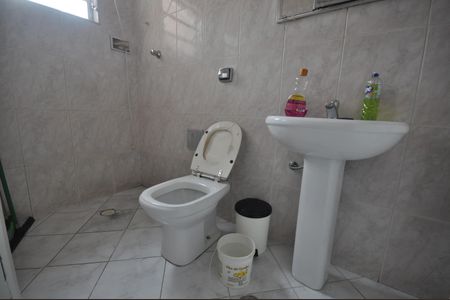 Casa para alugar com 70m², 2 quartos e 2 vagasBanheiro da Suíte 2