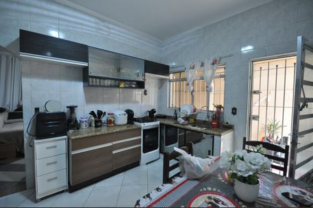 Casa para alugar com 70m², 2 quartos e 2 vagasCozinha