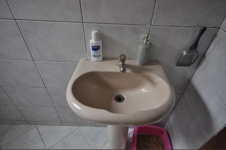 Casa para alugar com 70m², 2 quartos e 2 vagasBanheiro Social