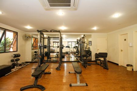 Apartamento à venda com 173m², 3 quartos e 3 vagas Apartamento à venda com 173m², 3 quartos e 3 vagasÁrea Comum - Academia