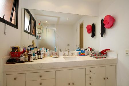 Apartamento à venda com 173m², 3 quartos e 3 vagas Apartamento à venda com 173m², 3 quartos e 3 vagasBanheiro da Suíte 1