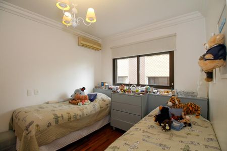Apartamento à venda com 173m², 3 quartos e 3 vagas Apartamento à venda com 173m², 3 quartos e 3 vagasSuíte 2
